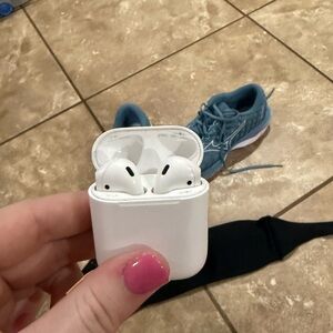 Apple AirPods in White Charging Case